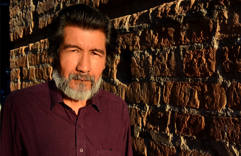 Horacio Benavides es oriundo del municipio de Bolívar, en el Cauca. Actualmente reside en Cali.