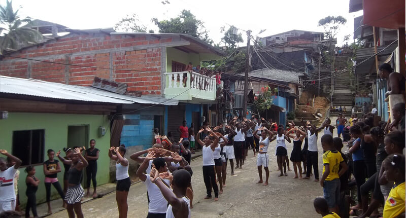 Proceso Danza Viva - Pasos en la Tierra 2013, semillero de Lloró. Foto por Rafael Palacios.