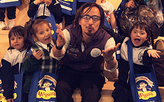 La promoción de lectura es un diálogo entre iguales. Perfil de Andrés Parra, promotor de lectura