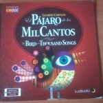 Andrea Juliana Niño:
La lectura es fundamental en nuestra casa y aunque siempre hay libros mejores que otros, propiciamos que sean ellas quienes elijan qué quieren leer. Una actividad que disfrutan mucho es ir a las bibliotecas públicas y tomar libros en préstamo.
Nosotros como padres buscamos que sean libros con contenido interesante y una buena ilustración, por tal razón nuestro recomendado es El pájaro de los mil cantos de Lua Brooks (de hecho queremos tener todos sus libros); es un libro sencillo que invita a imaginar, tiene una aplicación donde los pájaros del libro toman vida, sin competir con la lectura. Los personajes atrapan y un plus es que cuenta con música original para cada personaje. Más que un libro es una experiencia para disfrutar en familia. A Nuestra hija mayor le encanta también la colección de Equis, el investigador ardilla de Antonia Sanín.
Por último quería compartirles que lo único que puede reemplazar la lectura en las noches,son las historias inventadas por mí. Algunos tips serían cambiar historias que ellos conocen pero personalizadas con su comida favorita, o el nombre del barrio donde viven; también funciona mucho poner a los personajes en situaciones absurdas o en colores y formas fuera de lo normal. Invito a todos los padres a explorar.
PD: ¡A mis hijas les encanta su portal Maguaré!