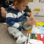 Cesar Quintero @cquinterog86:
El cuento de tela Dónde está mi perro le encanta a mi bebé. Libro donde los niños interactúan, juegan, aprenden y tocan diferentes texturas. Recomendado para #LeerConLosNiños