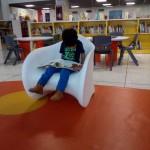 Cecilia Maybrit:
#LeerConLosNiños Cuando estaba en la espera de mi Antonio leía en voz alta todo lo que se me atravesaba. Desde que nació le compramos libros y vamos a bibliotecas, a él le encanta y recién encontramos un libro en la biblio, no recordábamos cómo se llama y hoy por medio de ustedes lo redescubrimos y recomendamos: ¡Qué le pasa a mi pelo!