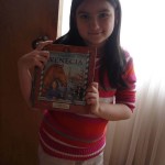 Alejandra Acuña de Esquivel:
Este libro se llama Eugenia en Venecia, no es nuestro es de Biblioteca Pública, nos gusta porque nos muestra una historia muy bonita de un viaje a Venecia, allá quisiéramos viajar y la historia se cuenta desde el diario de una niña, es muy lindo porque además de aprender de arte es muy tierna la relación de Eugenia con su papá. Aunque ya mi hija lee muy bien sola, nos gusta leer libros juntas. #Leerconlosniños.