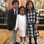 ¡Estos son Martín, Aurelia y Mariana! Los hijos de Bibiana Benavides. En el bautizo de Aurelia, los padrinos elegidos por los padres manifestaron que la madrina debía ser mejor Mariana, pues es “quien la acompaña en todas sus locuritas”.