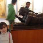 Aquí está Marianita en el Museo de Botero. Nos compartió la foto su mamá, Alejandra Acuña